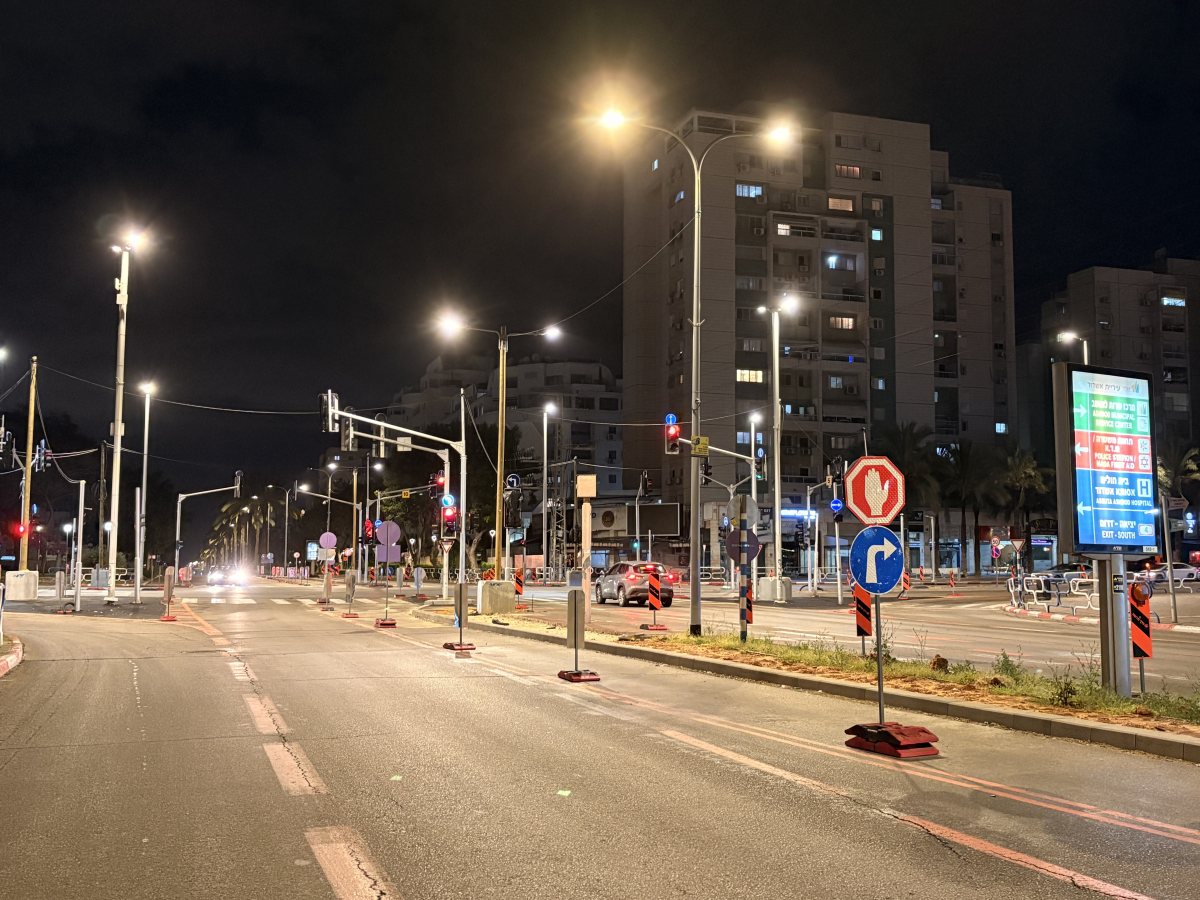עבודות בכביש בצומת בני ברית מנחם בגין (צילום: אשדוד נט)