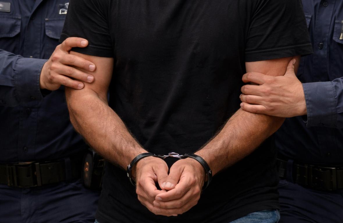 ארכיון המשטרה - מעצר חשוד (אילוסטרציה AI)