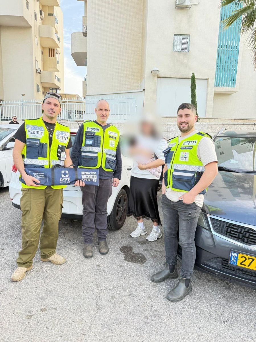 מתנדבי ידידים לאחר החילוץ. ידידים