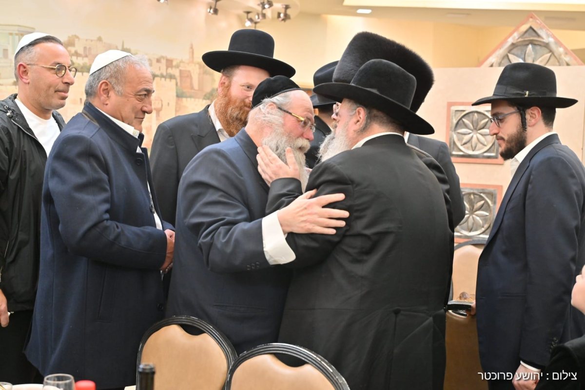 רי אבוחצירא ולסרי בבר מצווה של גשייד. המצלם