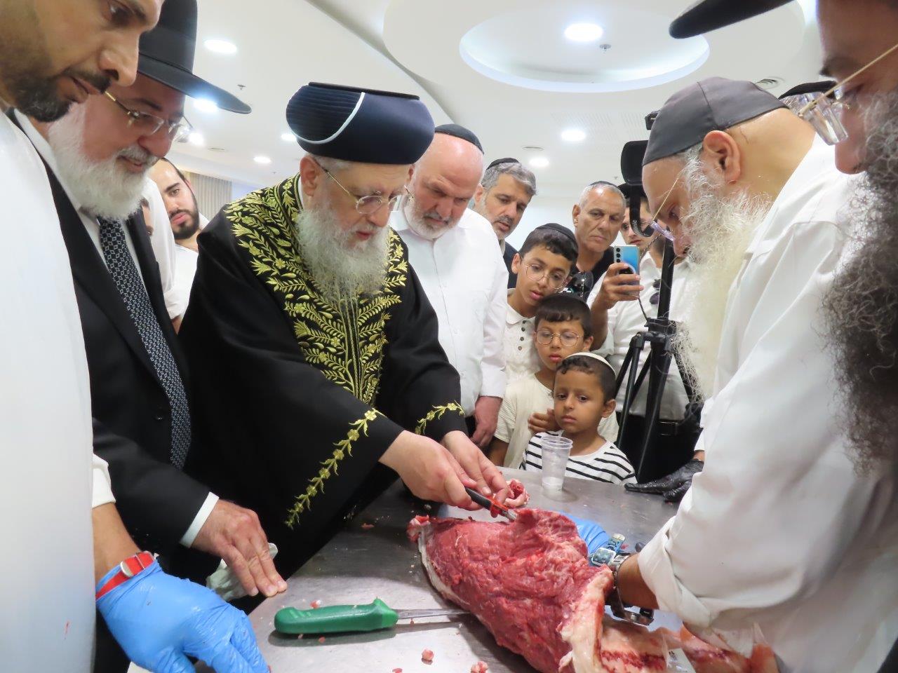 שיעור בניקור בשר בראשות הראשל"צ. א' מיכאלי