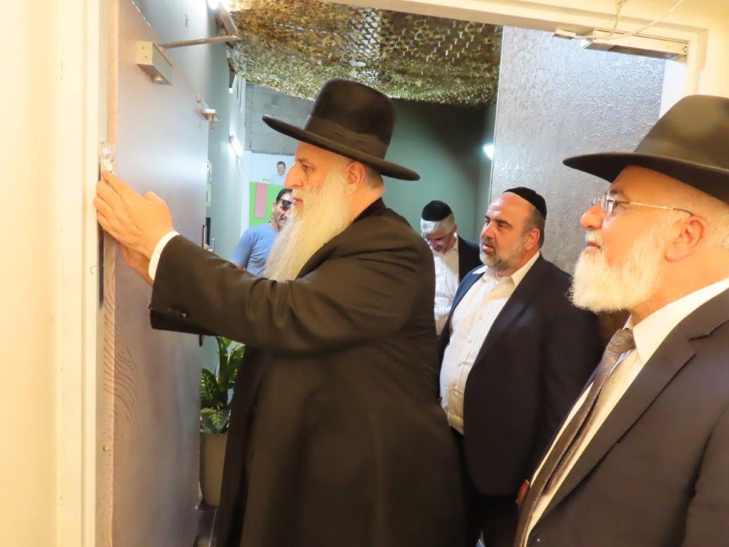 רבי מאיר אבוחצירא במשרדי דהן אדריכלים. 