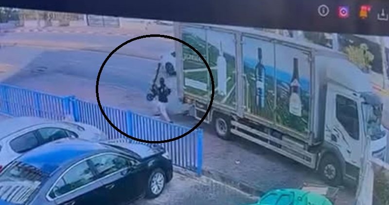 גנב קורקינט חשמלי ממשאית באשדוד