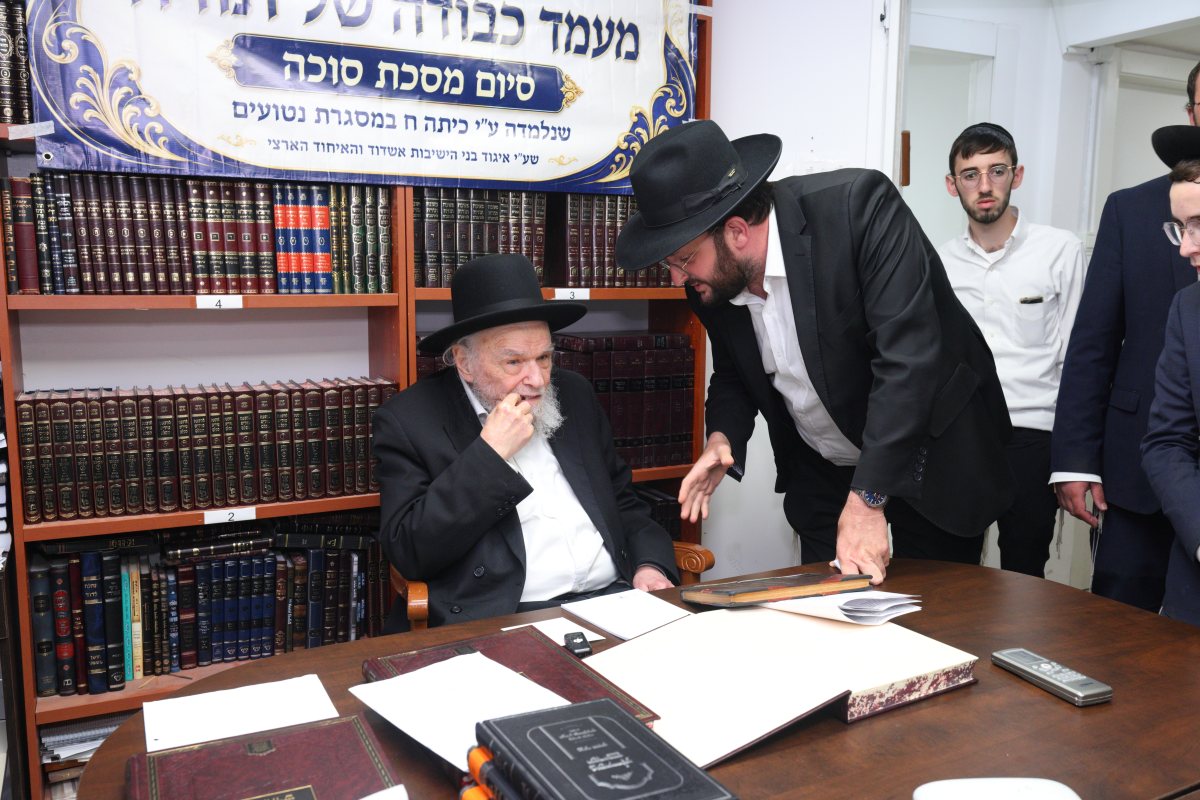 ראש הישיבה הגרמ"ה מברך את רכז האיגוד הרב יוסף מילר