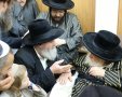 האדמורים רבי יקותיאל אבוחצירא והאדמור מתואי. המצלם
