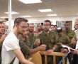 צפו: מעמד 'הבדלה' באחד מבסיסי הדרום עם הלוחמים הגיבורים (וידאו)