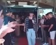 רועי עדני, צעיר נפגעי הפיגוע בגן יבנה חזר לבית הספר (וידאו)