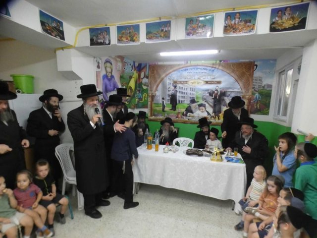 מעמד הכנסת היניק לתלמוד תורה. פורסם על פי סעיף 27א' בחוק זכויות יוצרים
