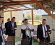 המתפללים התארחו בחצר אחד החברים ובירכו ברכת האילנות. צפו 