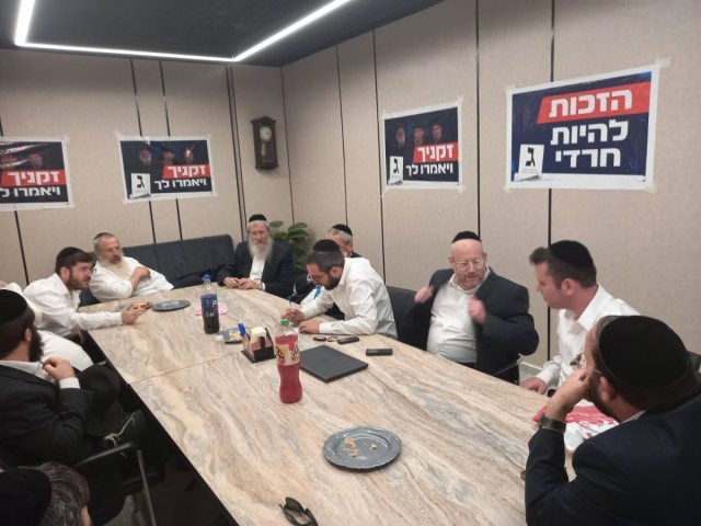 פתיחת מטה דגל התורה. המצלם