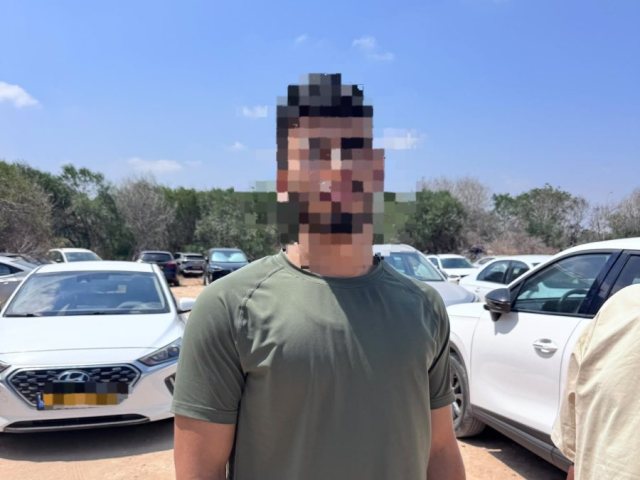 הגנב לאחר לכידתו. משטרת אשדוד