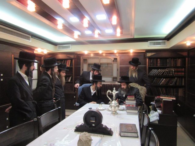 העאדמור מזוויהל בעיר. שאול לנדא
