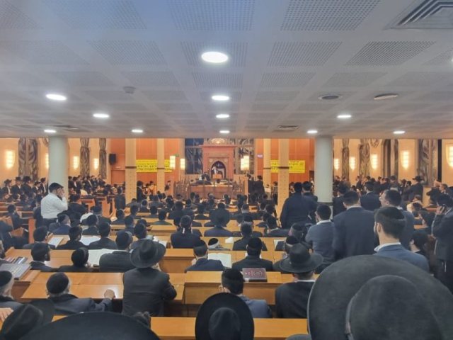 ההמונים בכנס. שס