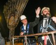 במרומי החנוכיה הגדולה בעולם, עם רה"ע ד"ר לסרי. צילום: קריספין