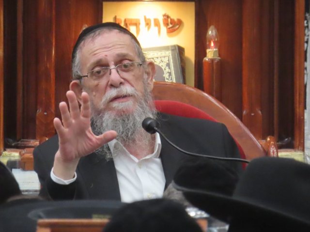 הגרי"ב שרייבר בדרשה. איגוד