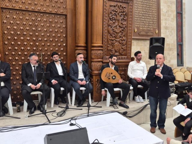 שירת הבקשות, תפארת רפאל. המצלם