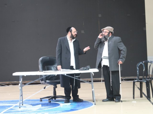 ר' מאיר שטיין במופע. מעגלים