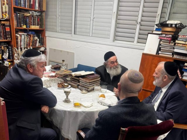 לסרי דרעי ואמסלם אצל האדמור רבי יקותיאל. המצלם