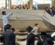 השתוללות חסרת רסן: מאות סיקריקים משחיתים את מתחם הרכבת הקלה (וידאו)