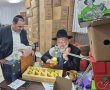 יו"ר ש"ס אריה דרעי בבחירת אתרוג אצל איש האתרוגים האשדודי