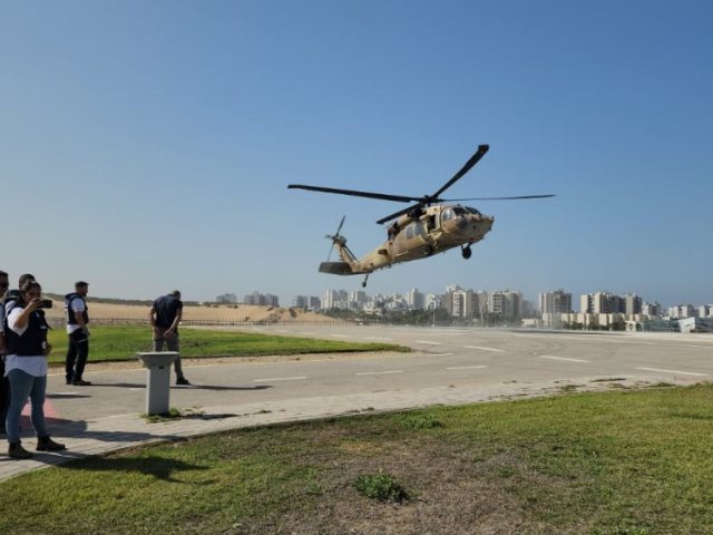 מסוק במנחת אסותא (דוברות אסותא)