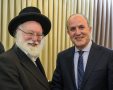 ראש העיר עם הרב וובר. שניאור מור יוסף