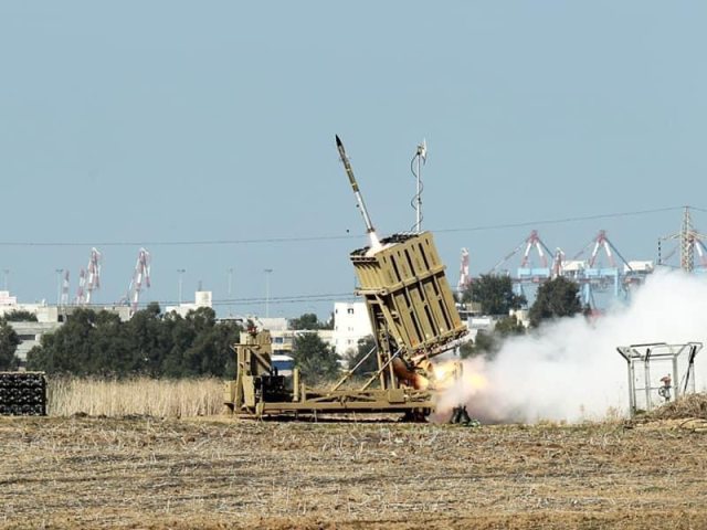 כיפת ברזל אשדוד בפעולה. צילום: לירון מולדובן