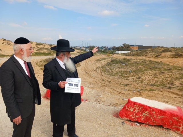 הרב דהן עם הרב קלמנוביץ'. צילום: א. מיכאלי