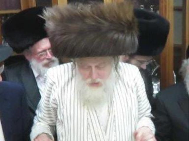 האדמור ממבקשי אמונה בעיר. מ.  מיכאלי