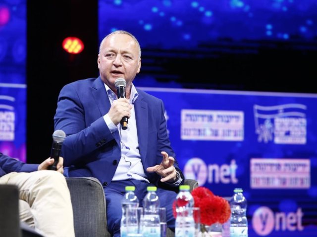 מנכל הנמל בועידה. פבל טולצינסקי