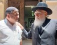המוהל דוד בן מנחם מקבל את ברכת הגרח פינטו. מ' מיכאלי