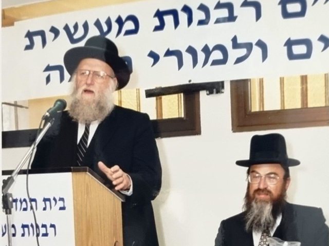 הגר"ש קוק בכנס רבנים שארגן הרב קלמנוביץ. צילום: שוקי לרר