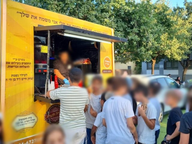 "מי שמשמח את שלי אני משמח את שלו": צמד האחים מאשדוד ביוזמה מרגשת