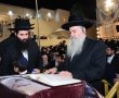מעמד ההדלקה המסורתי של רבי רפאל אבוחצירה במירון. צפו