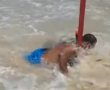 קשה לצפיה: התושב נפגע מעמוד בחוף הים, העיריה תשלם סכום עתק לביטוח הלאומי (וידאו)