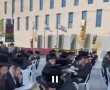 מחאה מקורית: חסידי ויזניץ בלימוד סוער מול משרד היועמ"שית (וידאו)