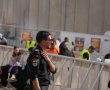 "קומץ סקטוריאלי משתק את העיר": תושבים זועמים על סגירת הכבישים להילולת רחל אמנו