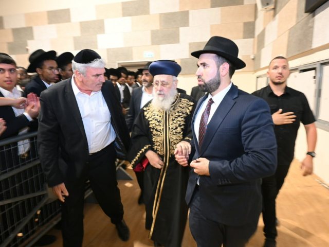 הרב יצחק יוסף בהגיעו לכנס. המרכז למורשת