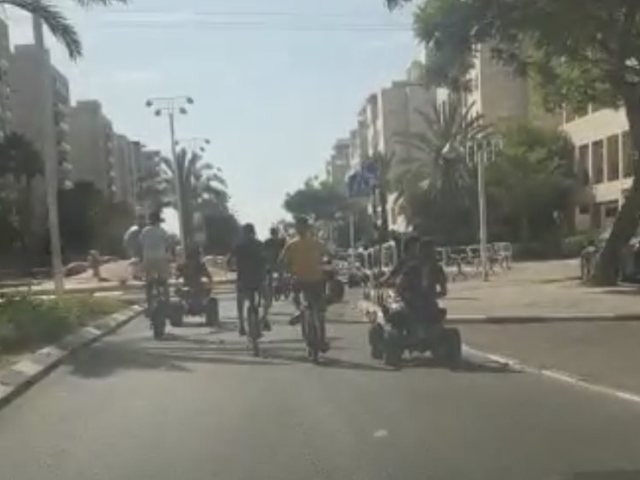צילום מסך - חבורת אופניים חשמליים