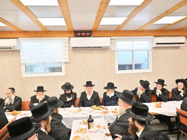 קביעת מזוזה פני מנחם. יהושע פרוכטר