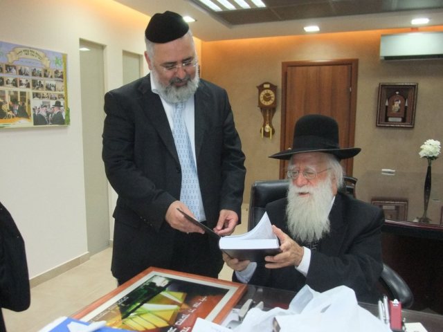 הרב דהן עם ראש הישיבה הרב אלטמן זצל. א' מיכאלי