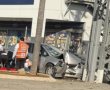 רכב התנגש בעמוד חשמל בחניית מרכז כלניות; פצוע בינוני פונה לאסותא