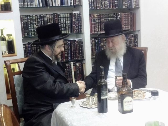רב העיר הגרי שיינין עם הגרב הגר. קירא