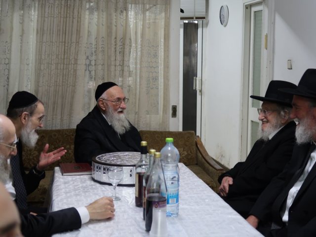 בבית הגרצ דרבקין. י' לוי