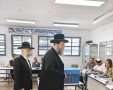 האדמור מטאלנא מצביע