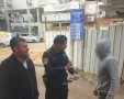 ליבוביץ עם השוטרים. צילום: ashdod news