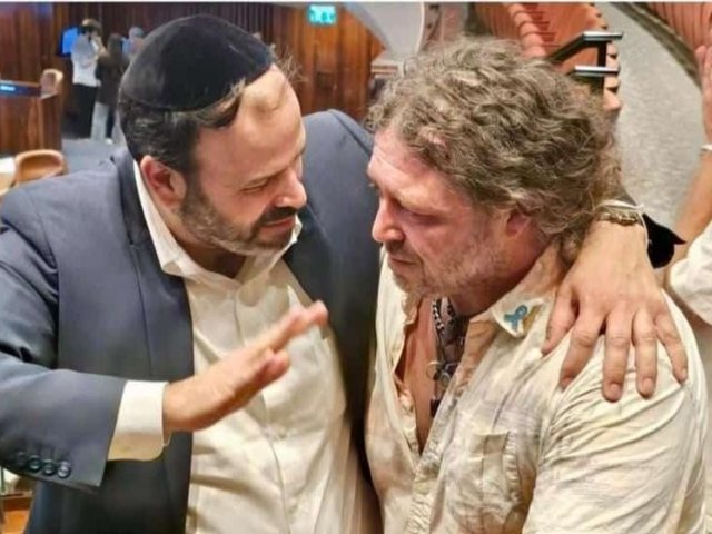 חכ אזולאי עם הלומי הקרב. סיעת שס בכנסת