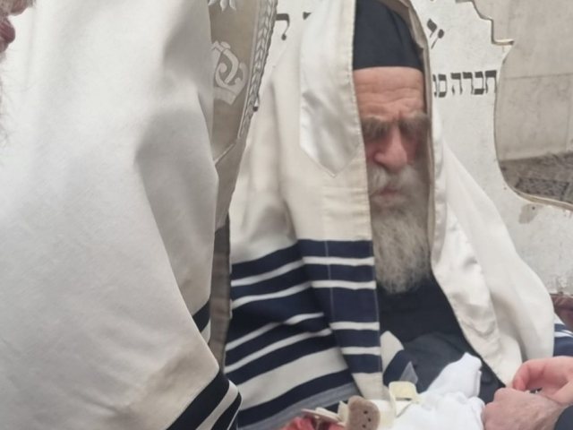 הרהצ ממאקווא בסנדקאות. המצלם