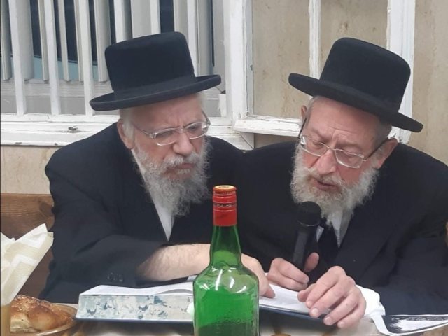 המנוח ז"ל מצד שמאל