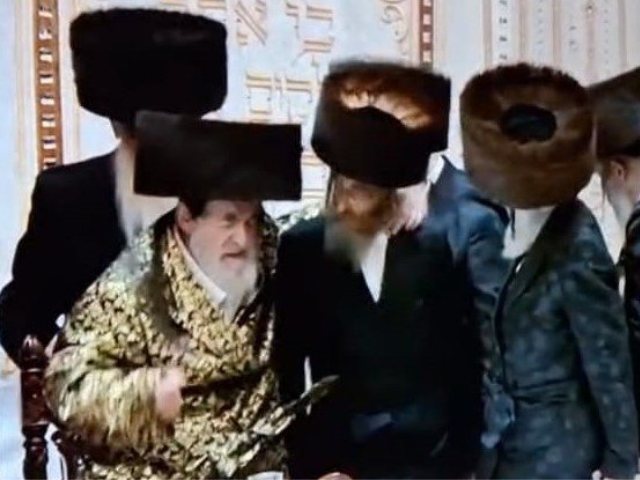 הרבי מויז'ניץ בריקוד עם ח"כ טסלר